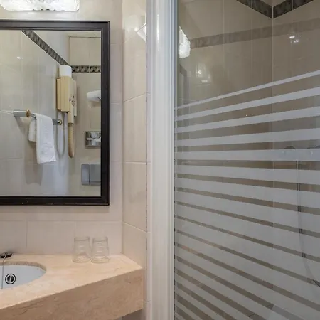 London Hotel 3*